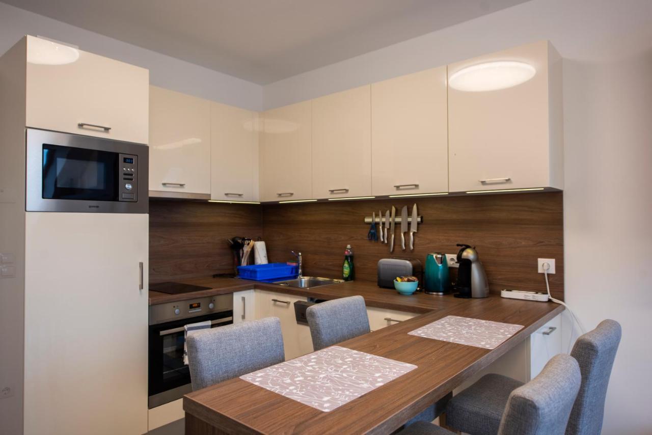 Zsuka Apartman Free Parking Pécs Exterior foto