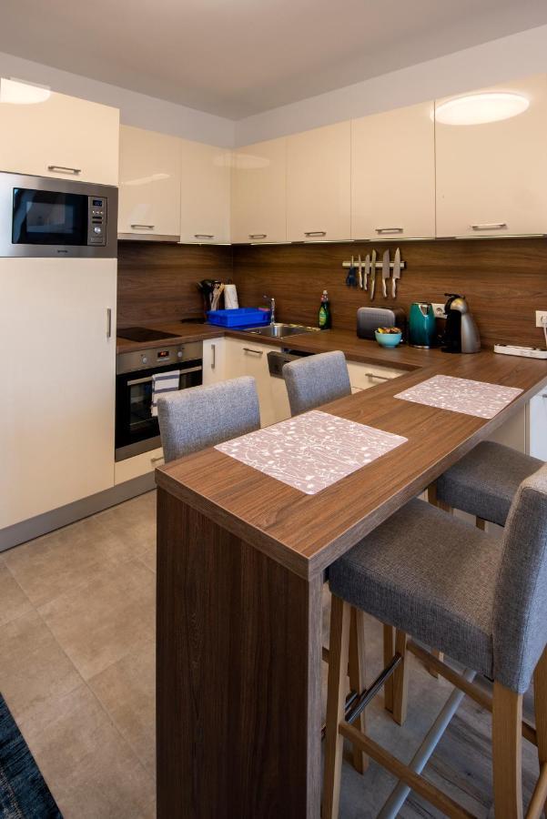 Zsuka Apartman Free Parking Pécs Exterior foto