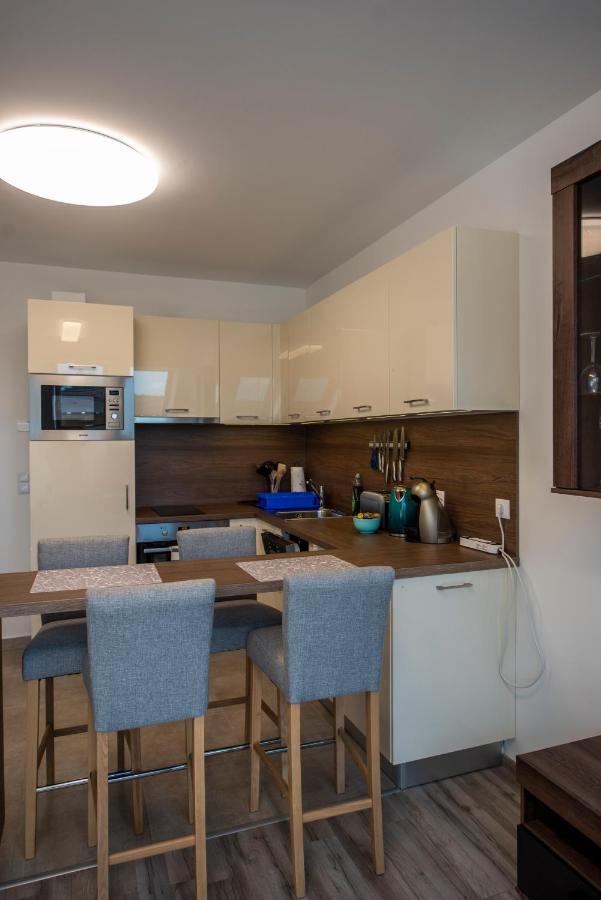 Zsuka Apartman Free Parking Pécs Exterior foto